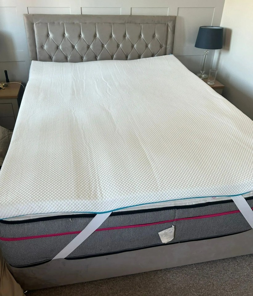 simba mattress topper<br />
on bed