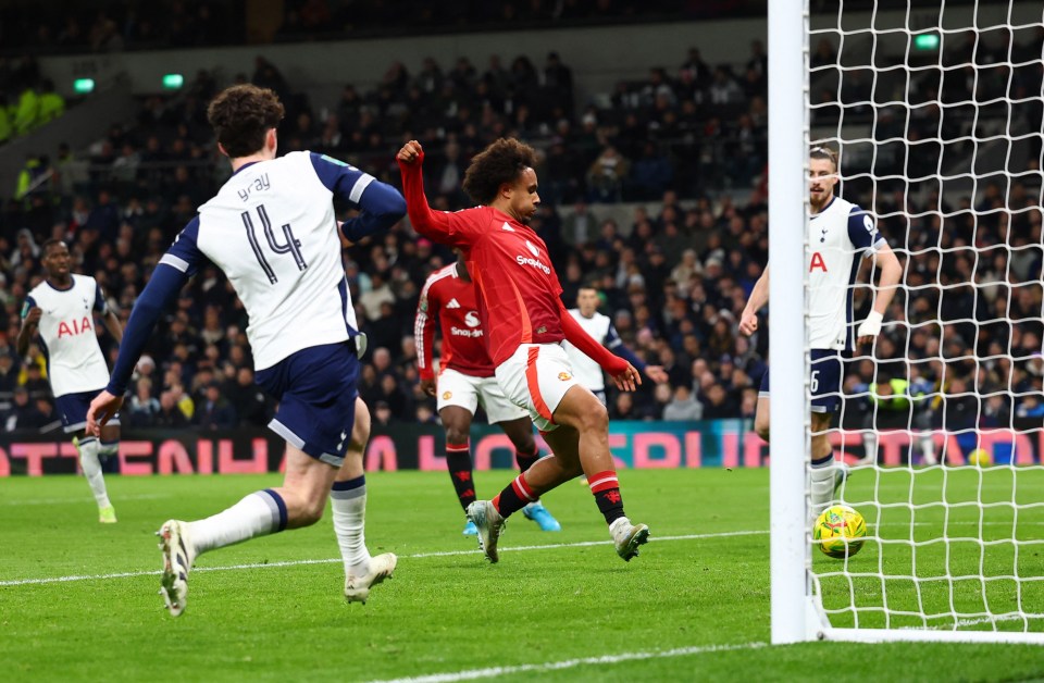 Joshua Zirkzee of Manchester United scores a goal.