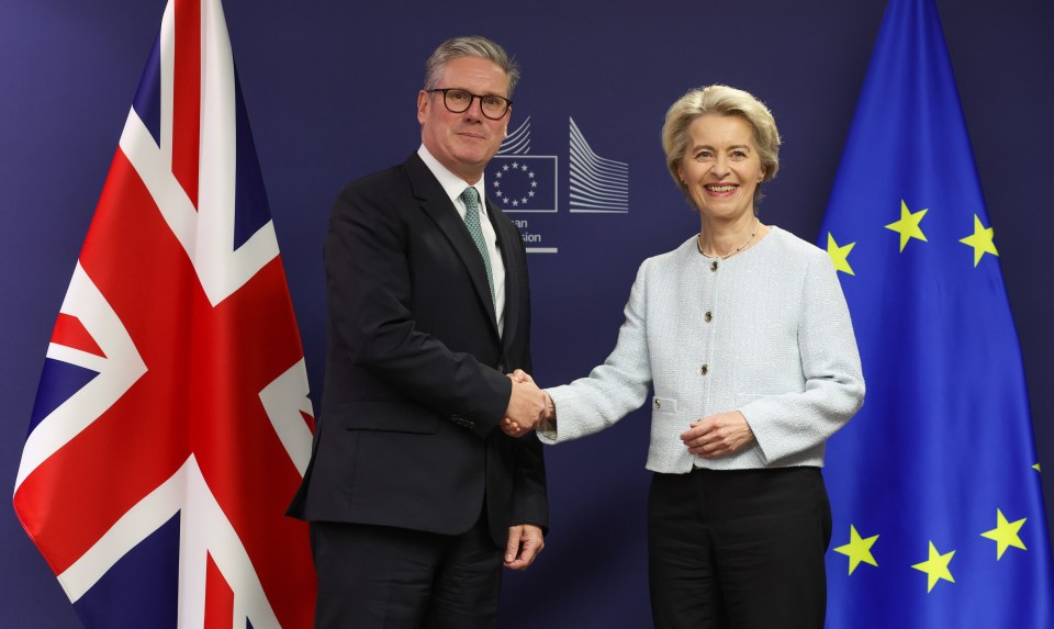 Keir Starmer and Ursula von der Leyen shaking hands.