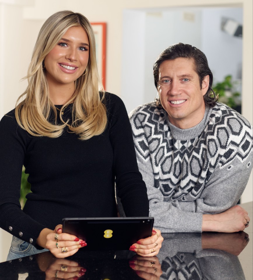 Vernon and Phoebe Kay holding a tablet showcasing EE's Wi-Fi 7.