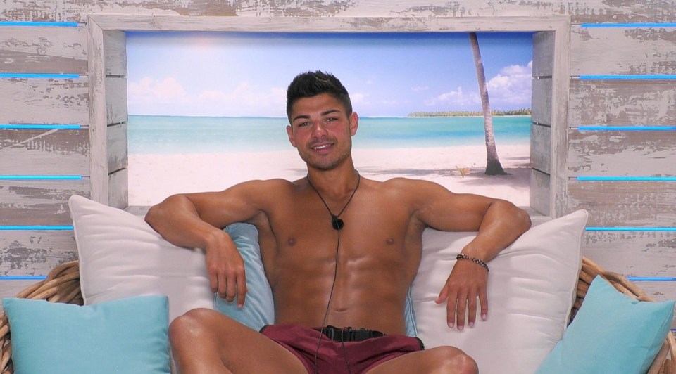 Anton Danyluk on Love Island.