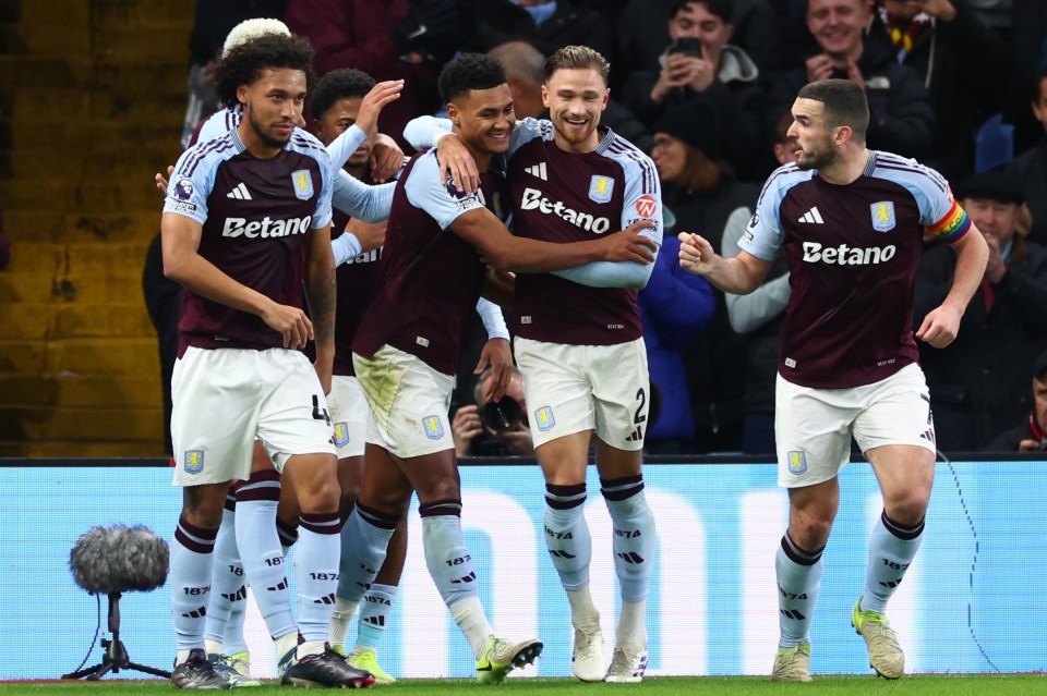 BIRMINGHAM, ENGLAND - DECEMBER 4: Ollie Watkins of Aston Villa celebrates with Matty Cash after he scored a penalty for 2-0 during the Premier League match between Aston Villa FC and Brentford FC at Villa Park on December 4, 2024 in Birmingham, England. (Photo by Shaun Brooks - CameraSport via Getty Images)
