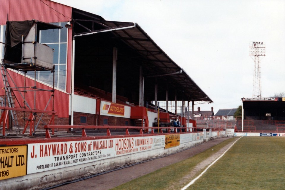 HM5XF9 General view of Fellows Park, Walsall Football Club on 4th May 1989