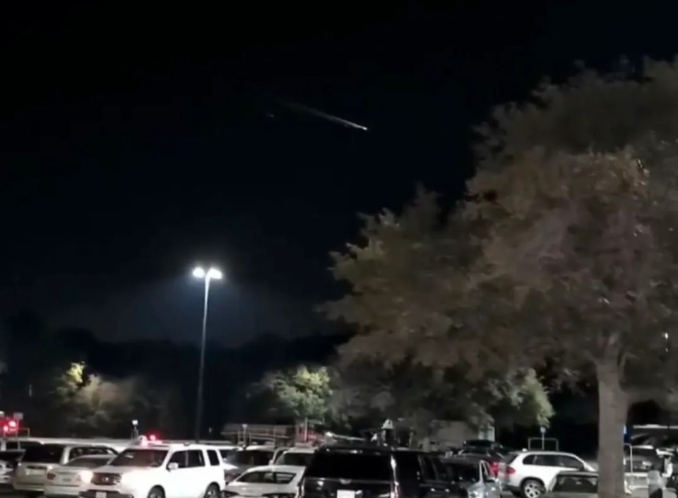 Chinese spaceship breaking apart in the night sky.