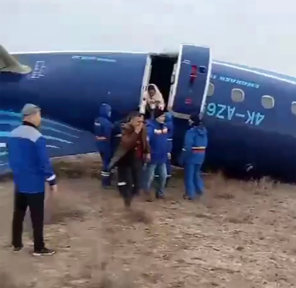 Azerbaijan Airlines Embraer E190AR plane crash landing in Aktau, Kazakhstan.