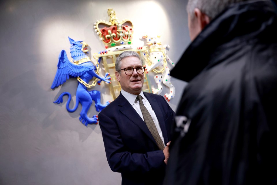 Prime Minister Keir Starmer speaking with a member of the National Crime Agency.