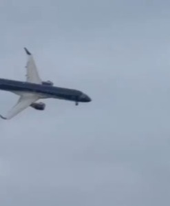 Azerbaijan Airlines Embraer E190AR plane crashing during emergency landing.