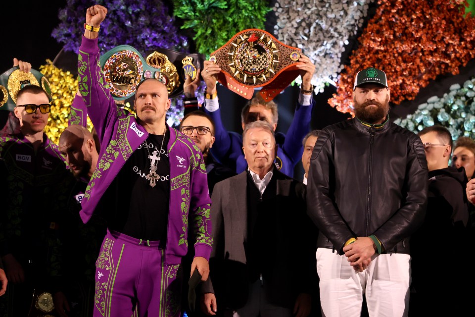 Oleksandr Usyk and Tyson Fury at a weigh-in.