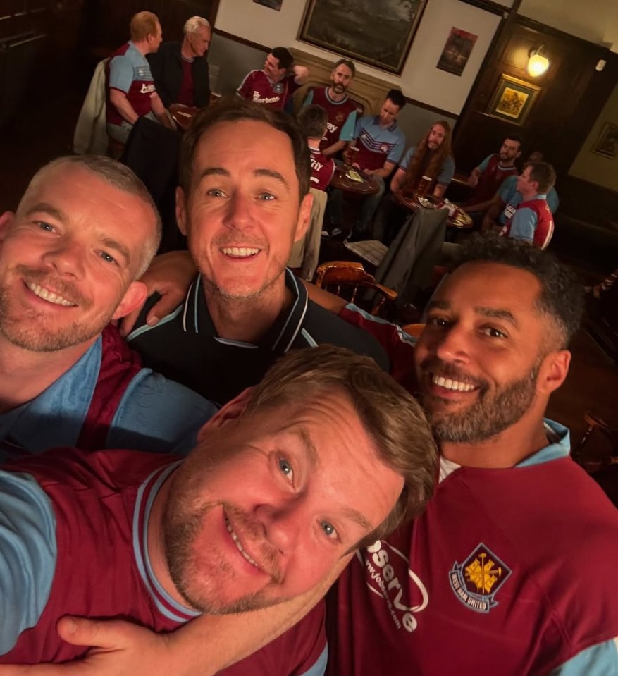 Behind-the-scenes photo of the Gavin and Stacey final.