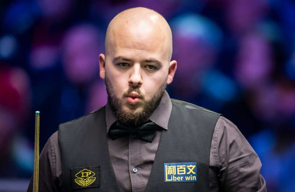 Luca Brecel at a snooker match.