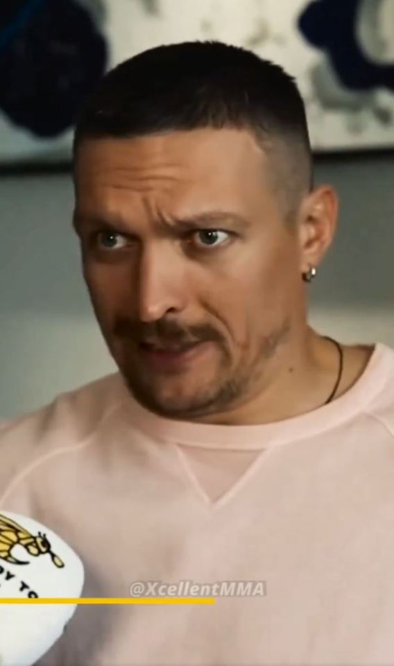 Usyk imitating Tyson Fury.
