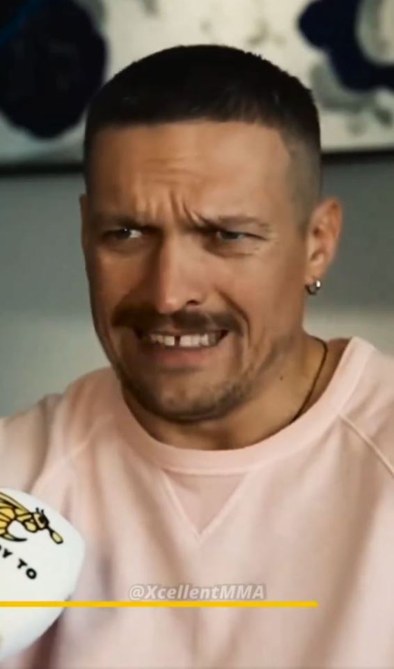 Usyk imitating Tyson Fury.
