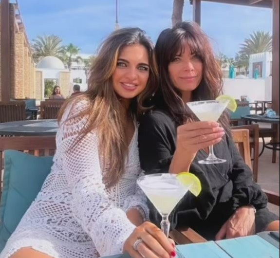Jenny Powell and her daughter Constance enjoying cocktails.