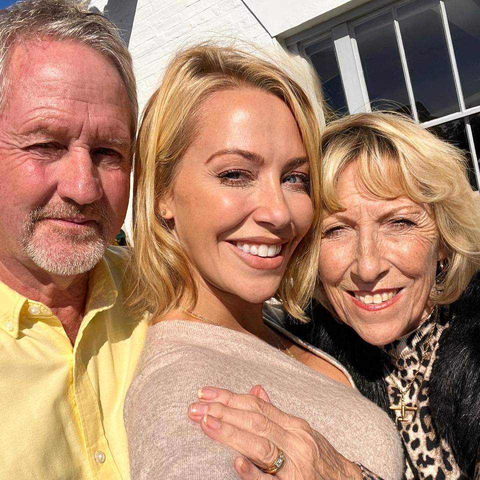 Laura Hamilton, , http://www.instagram.com/laurahamiltontv