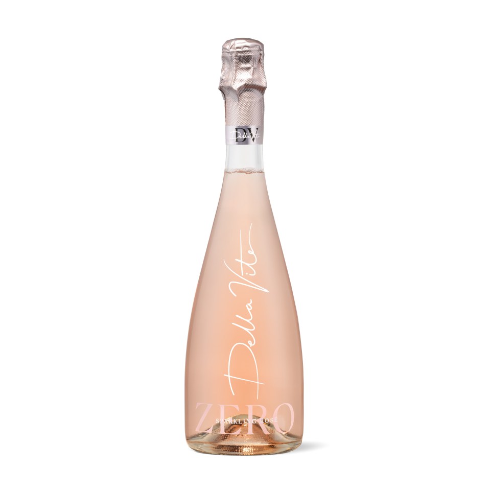 Bottle of Bella Vita Zero Sparkling Rosé.