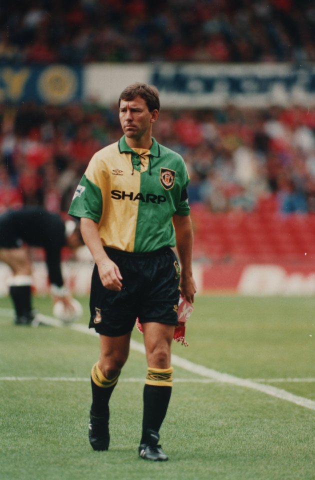 Bryan Robson in a Manchester United uniform.