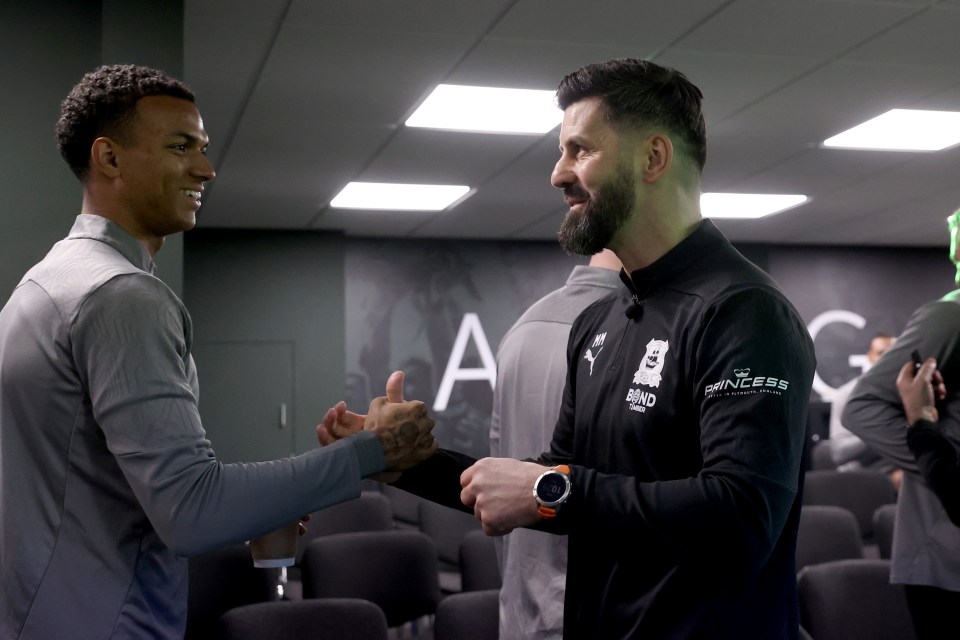 Plymouth Argyle head coach Miron Muslic shakes hands with Morgan Whittaker.