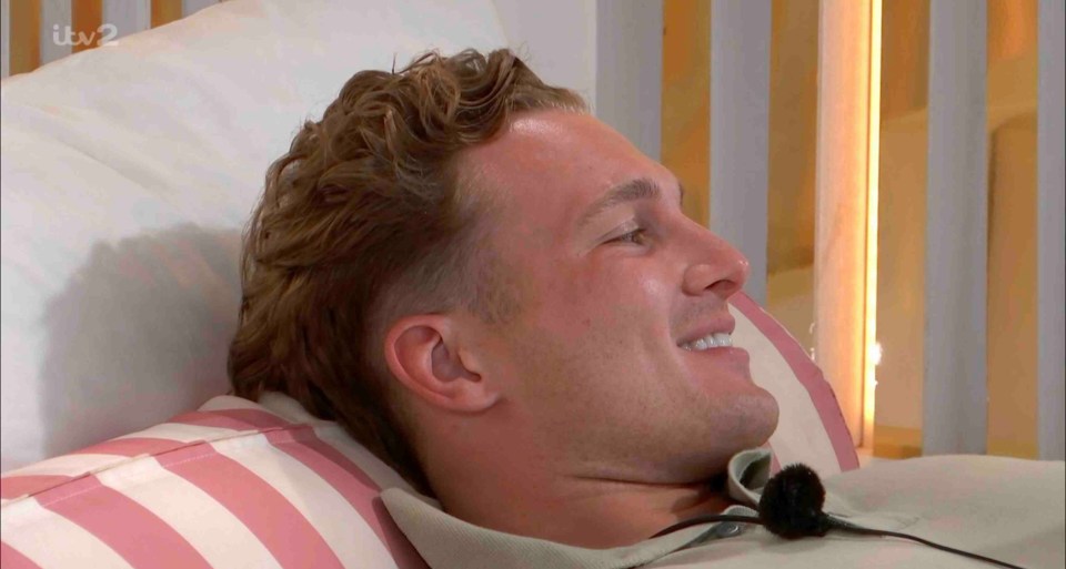 Chuggs Wallace and Danielle Sellers talking on Love Island.