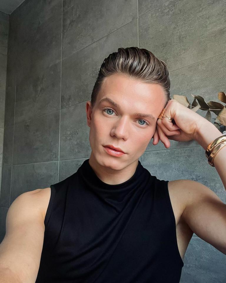 Portrait of Ronan Parke.