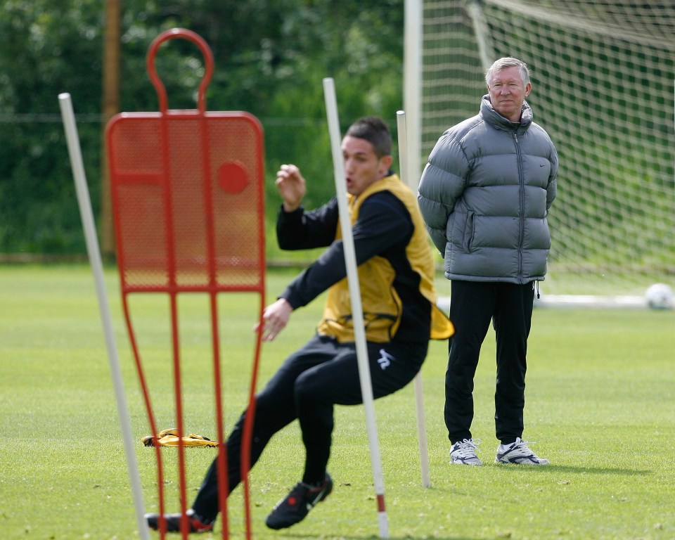 Sir Alex Ferguson watching a Manchester United player train.
