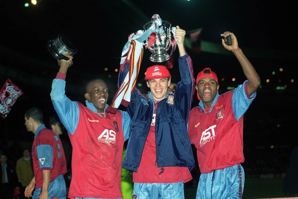 Dwight Yorke, Mark Bosnich, and Ian Taylor with the League Cup trophy.