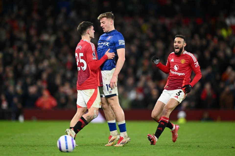 MANCHESTER, ENGLAND - FEBRUARY 26: Manuel Ugarte of Manchester United clashes with Liam Delap of Ipswich Town during the Premier League match between Manchester United FC and Ipswich Town FC at Old Trafford on February 26, 2025 in Manchester, England. (Photo by Gareth Copley/Getty Images)
