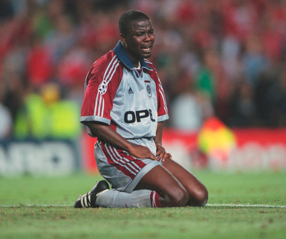 Samuel Kuffour of Bayern Munich kneeling on the field in distress.