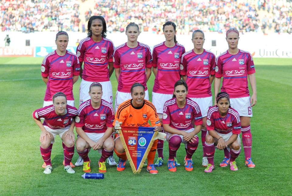 Olympique Lyonnais women's soccer team group photo.