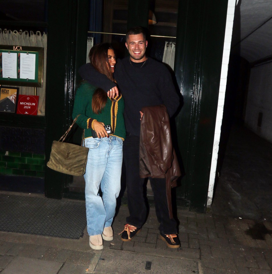 Curtis Pritchard and Ekin Su leaving a restaurant.