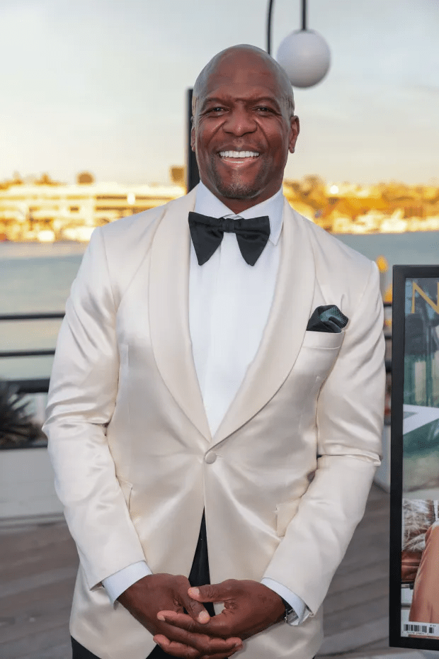 Terry Crews in a cream tuxedo.