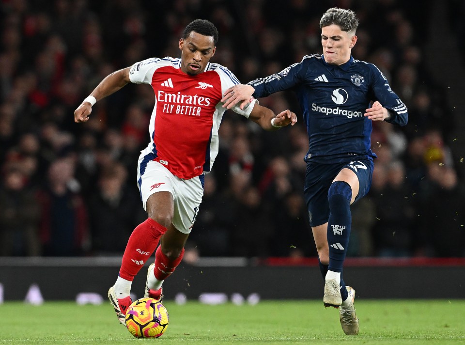 Arsenal's Jurrien Timber challenged by Manchester United's Alejandro Garnacho during a Premier League match.