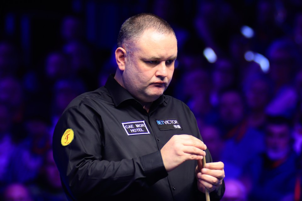 Stephen Maguire chalking his cue at the BetVictor Welsh Open.