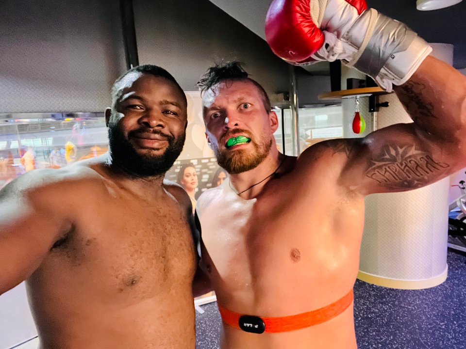 Martin Bakole and Oleksandr Usyk posing together shirtless.