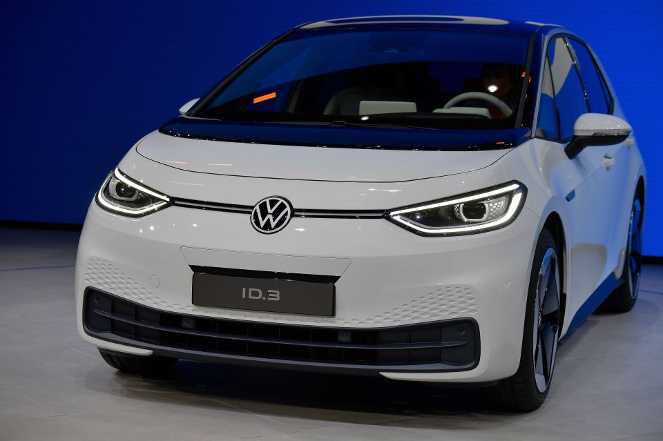 Volkswagen Golf GTE charging.
