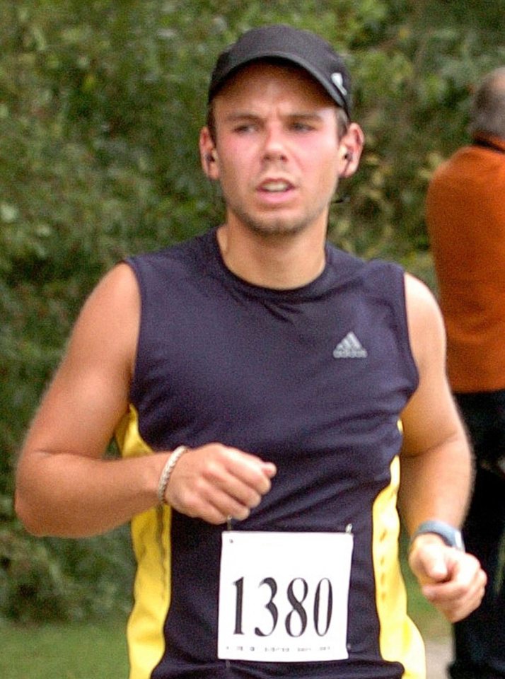 Photo of Andreas Lubitz running.