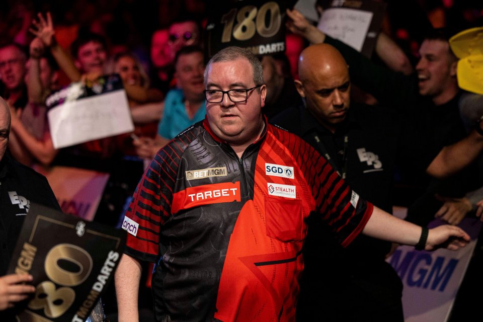 Stephen Bunting at a darts match.