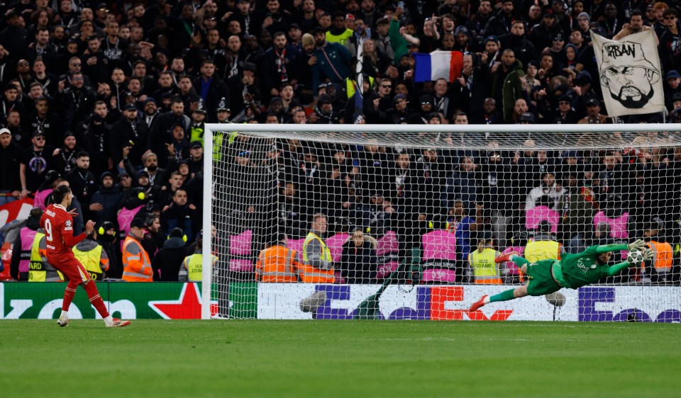 Liverpool's Darwin Núñez has his penalty shot saved.