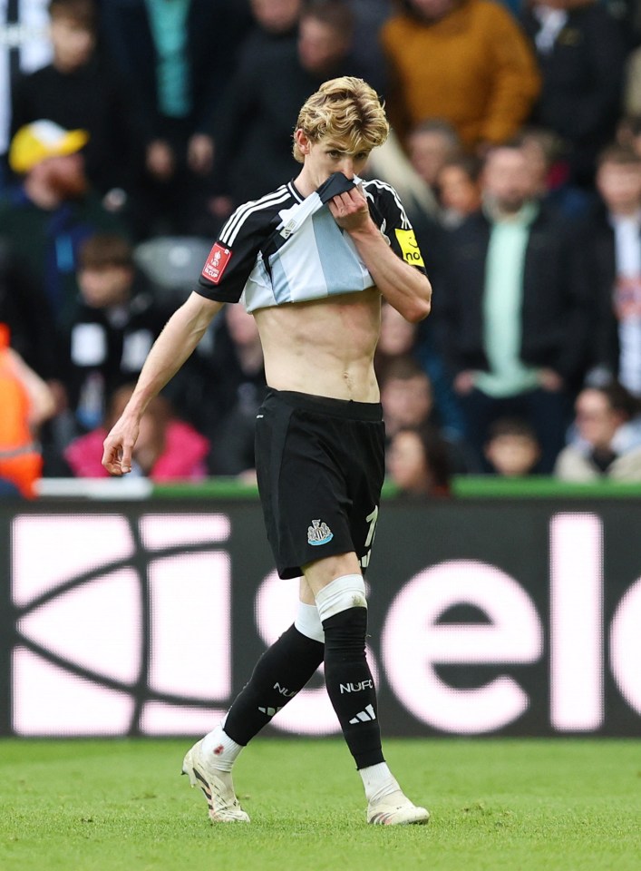 Newcastle United's Anthony Gordon after receiving a red card.