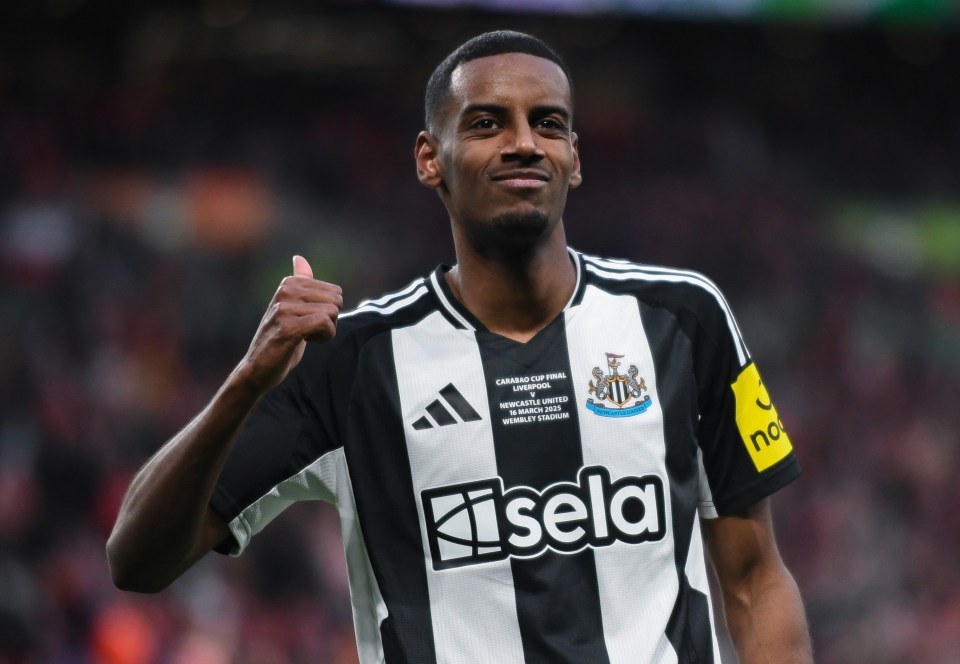 Alexander Isak of Newcastle United giving a thumbs-up.