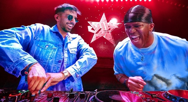 Vikkkstar123 and Miniminter DJing.