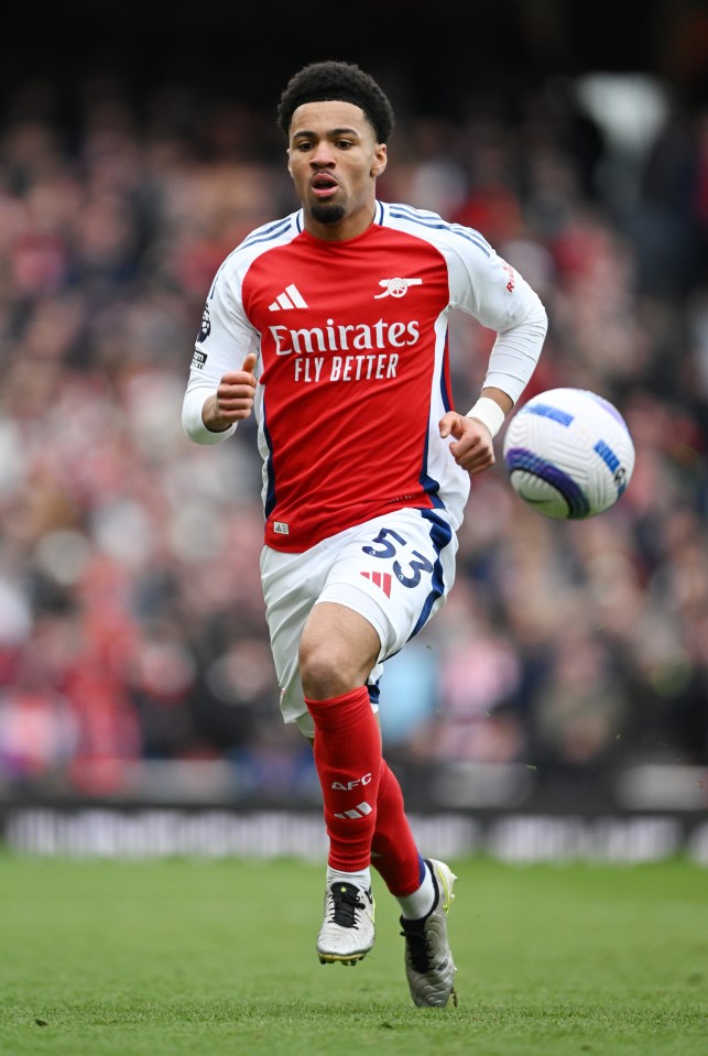 Ethan Nwaneri of Arsenal playing soccer.