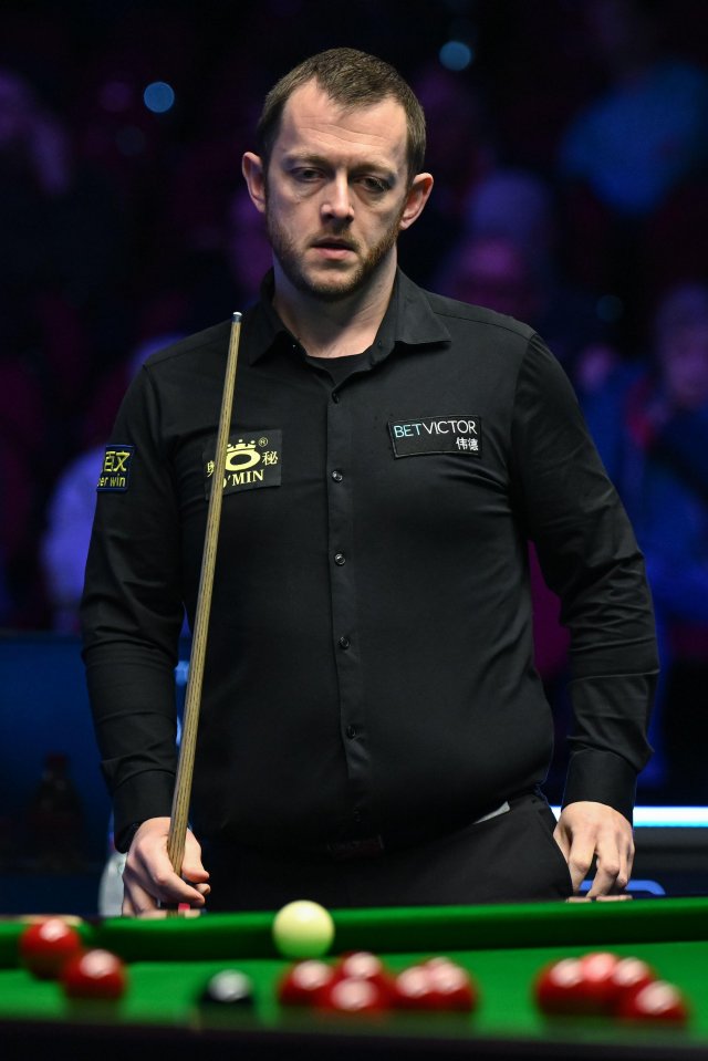 Mark Allen at a snooker match.