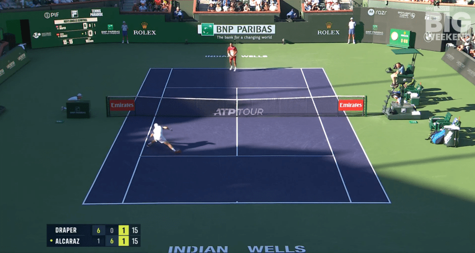 Tennis match in progress, score 6-1, 15-15.