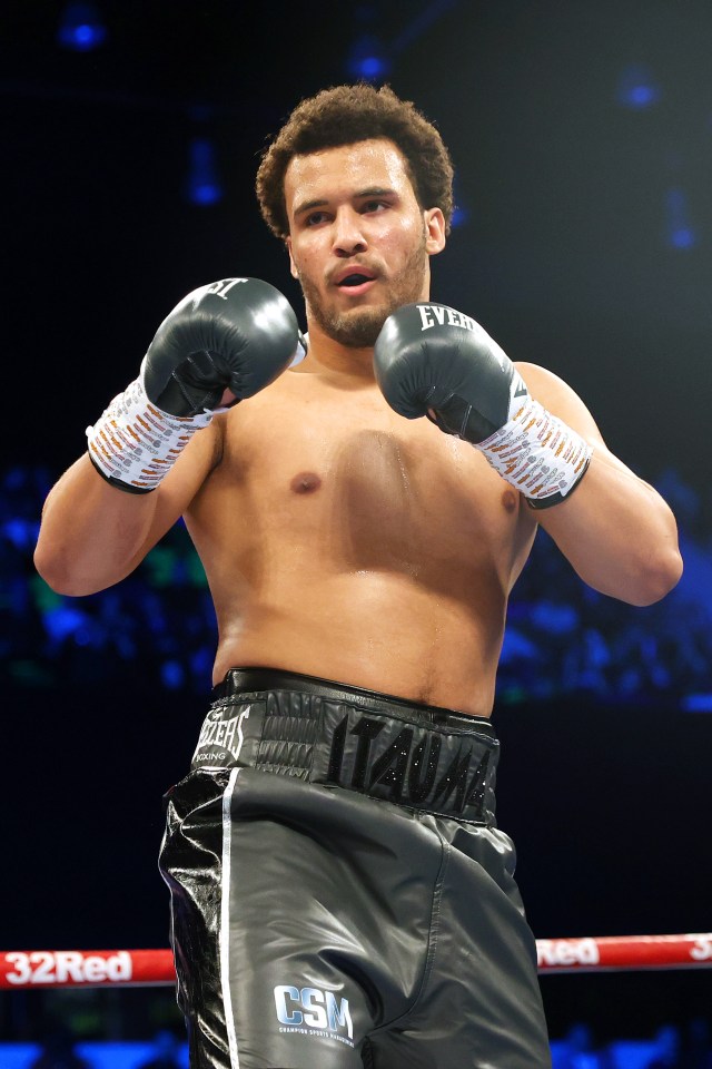 Moses Itauma in a boxing match.