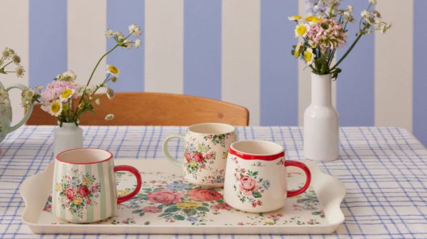 Three floral mugs on a tray.