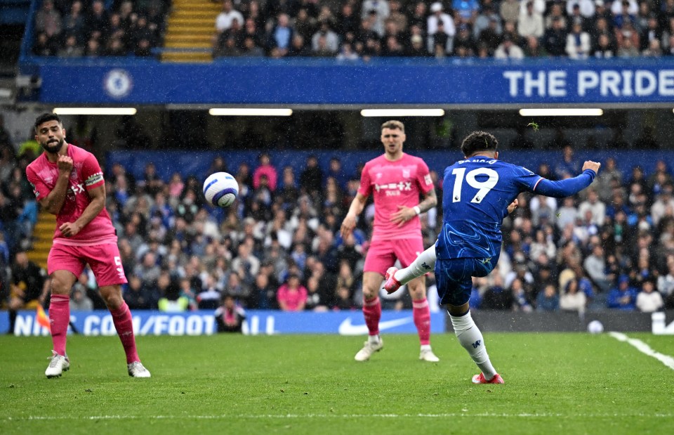 Jadon Sancho scoring a goal for Chelsea.