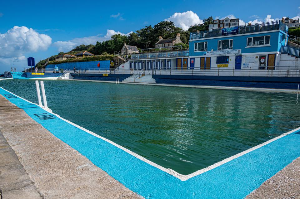 2H53C9N Shoalstone Seawater Pool, Brixham, Devon