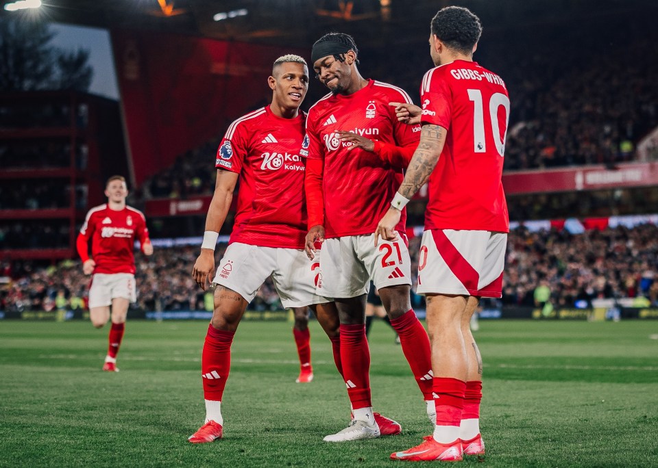 Nottingham Forest players celebrating a goal.