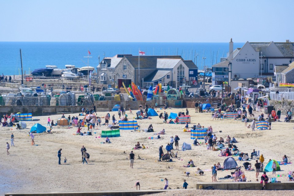 Alamy Live News. 3AGY7FR Lyme Regis, Dorset, UK. 9th April 2025. UK Weather: Visitors and locals soak up warm sunshine at the seaside resort of Lyme Regis as the UK enjoys another warm and sunny day during the school Easter Holidays. Credit: Celia McMahon/Alamy Live News. This is an Alamy Live News image and may not be part of your current Alamy deal . If you are unsure, please contact our sales team to check.