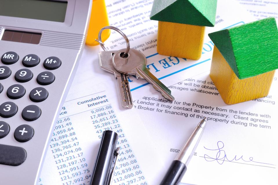G1WM95 Calculation of mortgage loan and signed agreement for the purchase of a new house top view